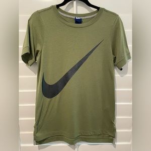 Nike t-shirt women